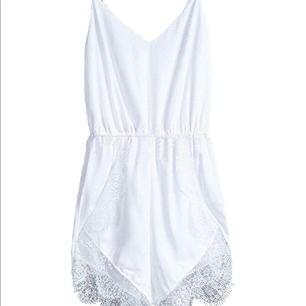 White lace trim romper 👰🏼